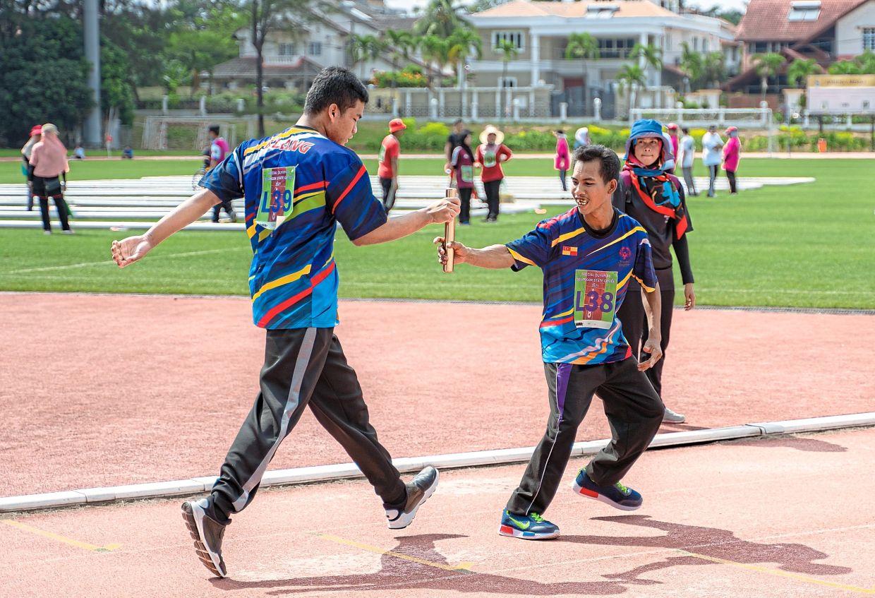 Competitors giving it their all at the 2022 Special Olympics Selangor State Games. — Filepic 