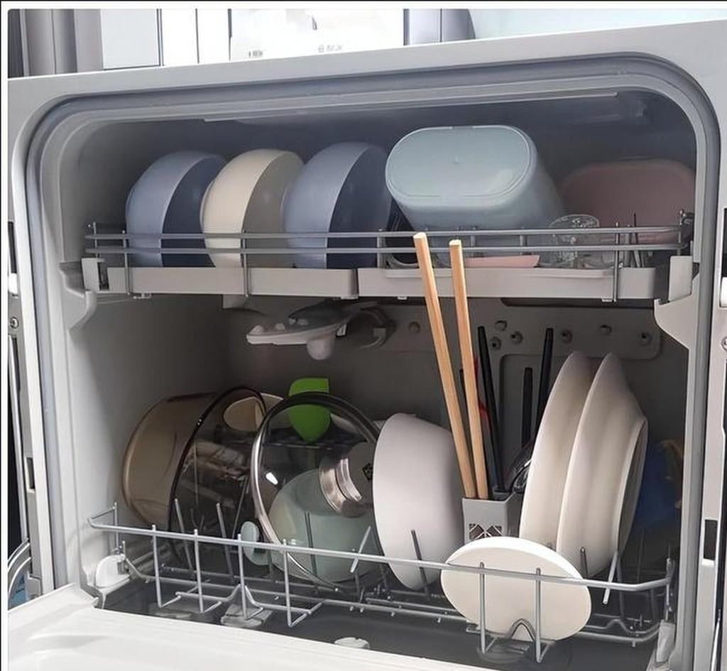 The wife said she needed the dishwasher, above, because the winter tap water was too cold to wash things by hand. - Photo: 163.com