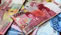 Rupiah flirts with record lows on fiscal concerns, trade war risks