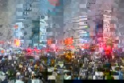 Deadly blaze rips through Karachi shopping mall