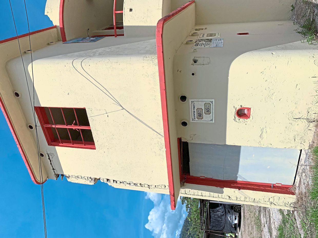 The old cinema still has its ticketing signage – reading “Kaunter Tiket 1, 40¢, 65¢ – intact.