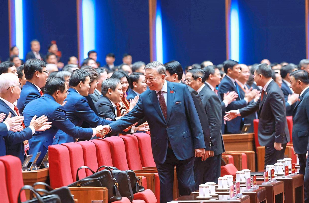 Week-long congress to choose leader begins