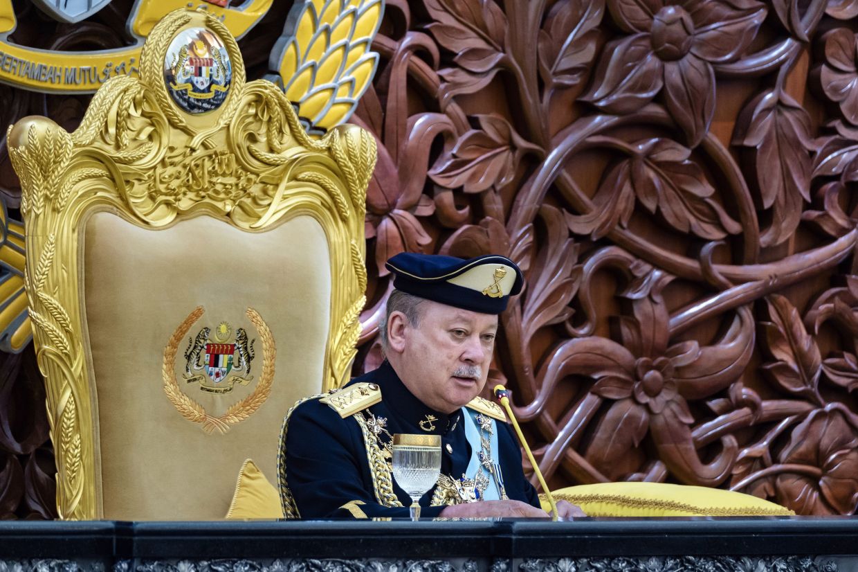 King decrees Bahasa Malaysia gets priority