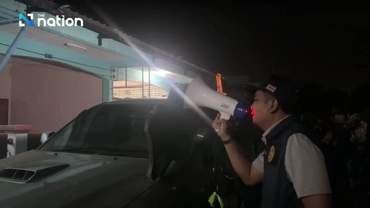 Clashes erupt in southern Thailand as officers cordon off suspected hideout