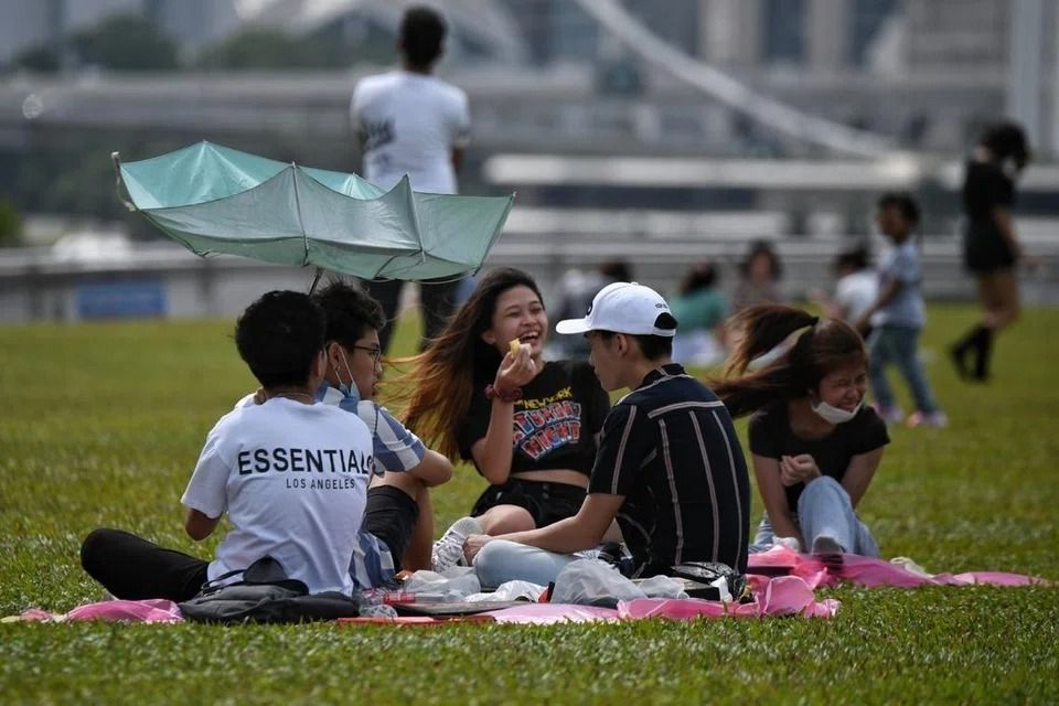 One in 10 Singaporeans do not have close friendships; most still make friends in person: Study