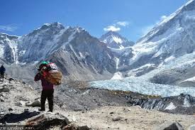 Nepal halts search after guide killed, Iranian climber missing