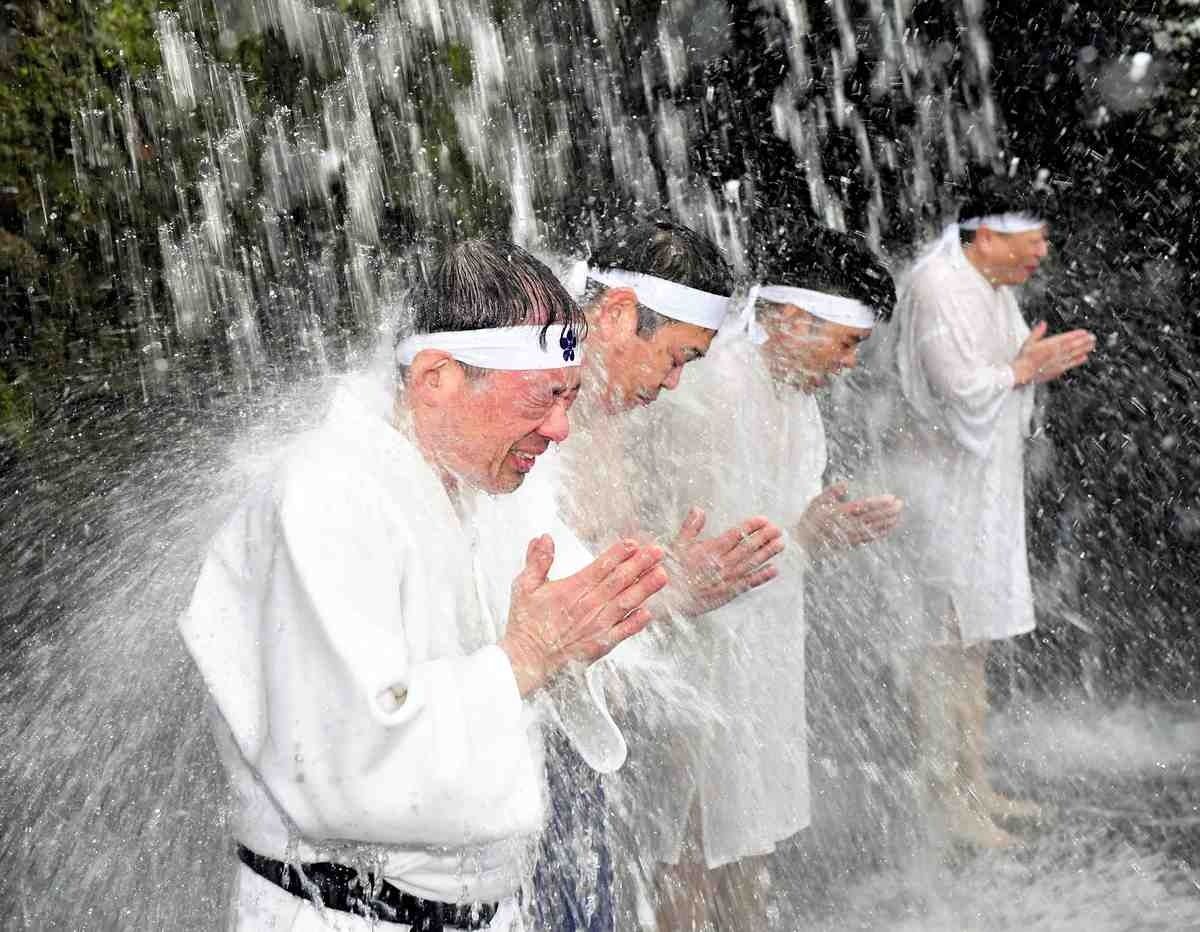 People in Japan endure freezing temperatures to pray for health under waterfall