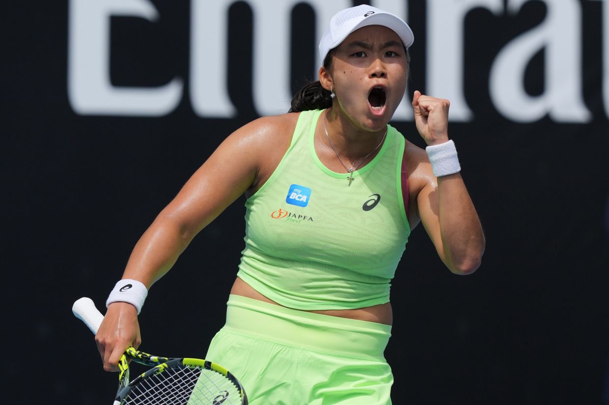 Tennis Grand Slam - Tjen first Indonesian to win at Australian Open in 28 years