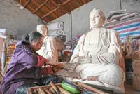 Buddha artisans carve out a living from a dying trade