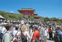 Record tourists to Japan, despite plunge in Chinese visitors