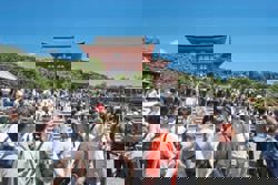 Record tourists to Japan, despite plunge in Chinese visitors