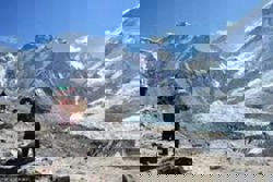 Nepal halts search after guide killed, Iranian climber missing