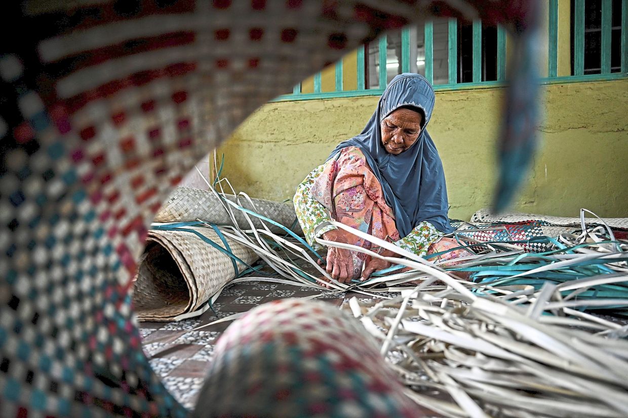 Great-granny deftly keeps alive ‘mengkuang’ heritage