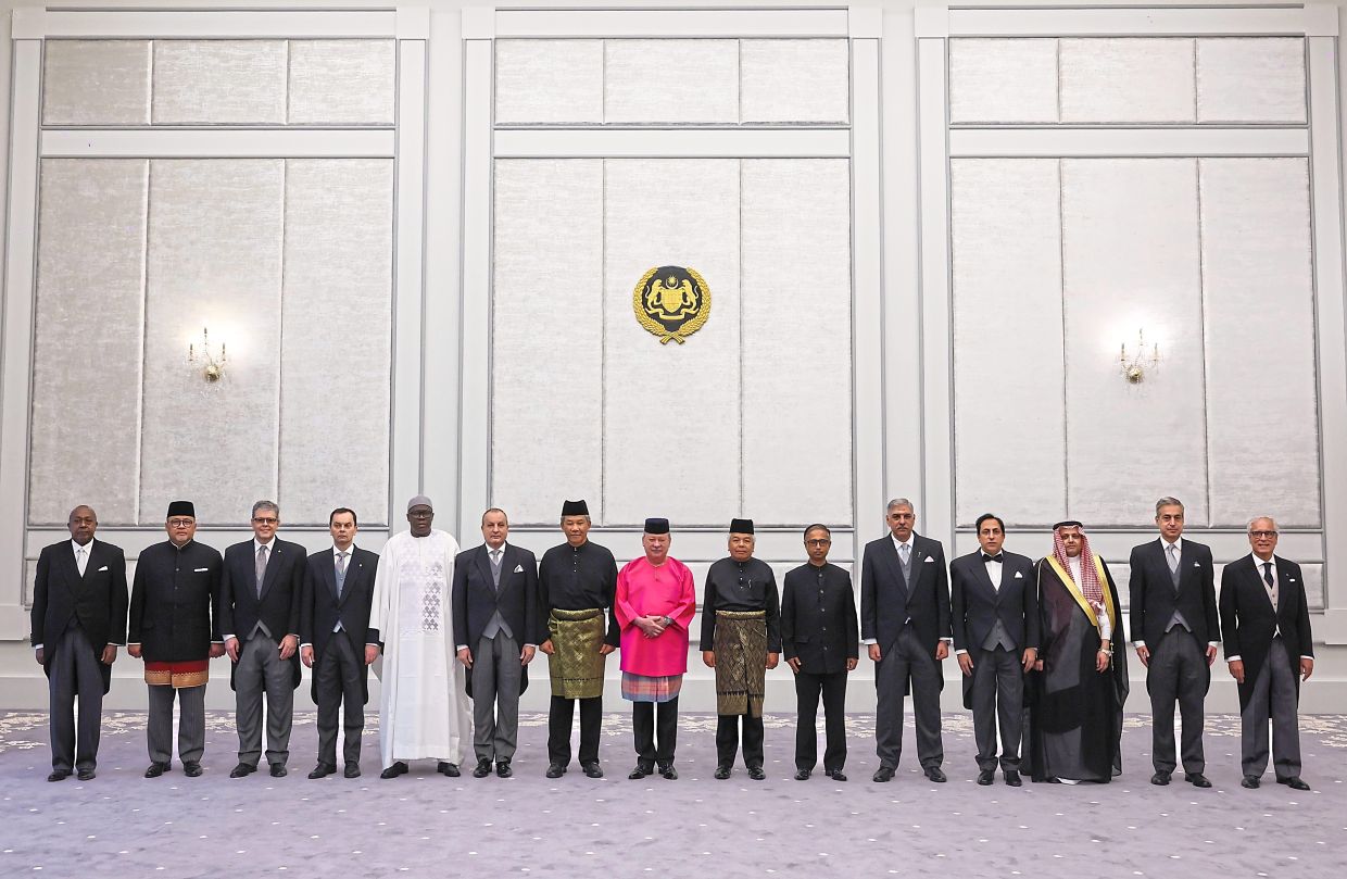 King receives credentials of 12 new envoys