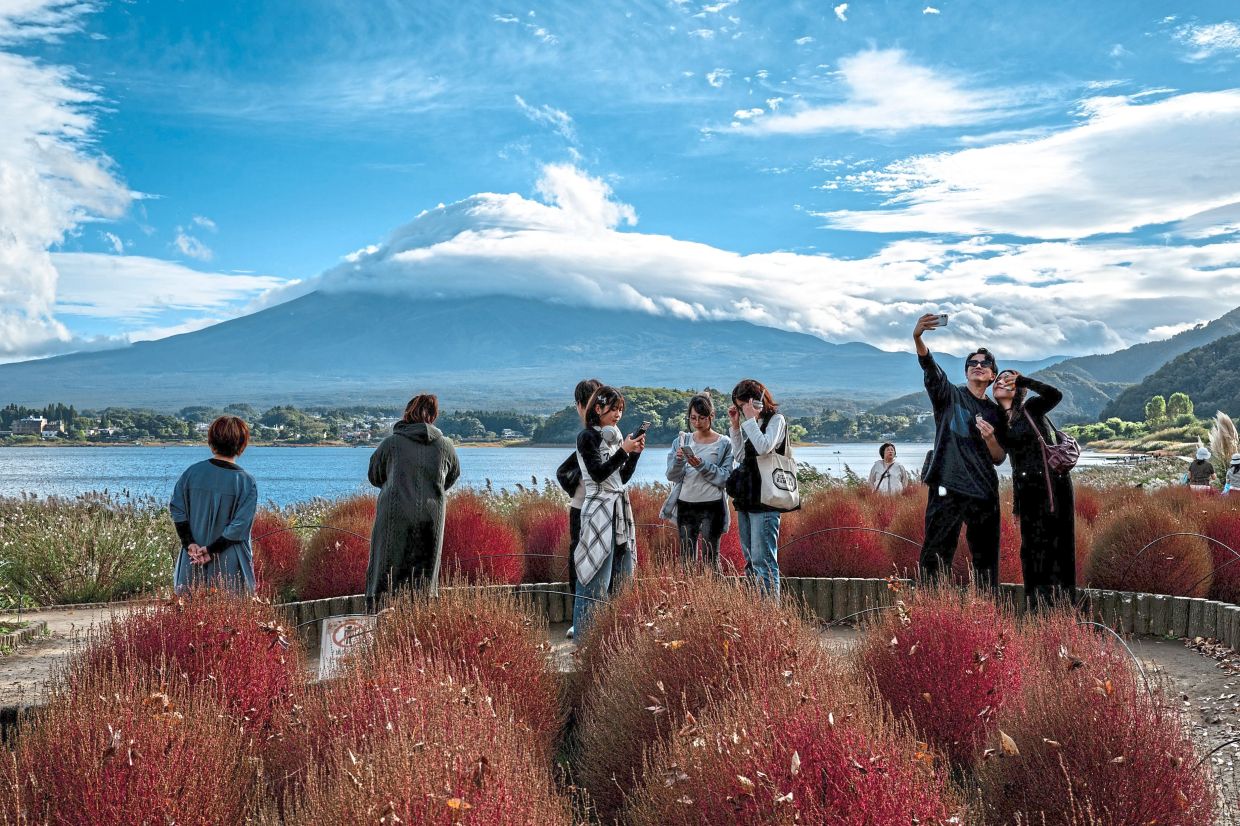 Tourism hits record high despite China rift