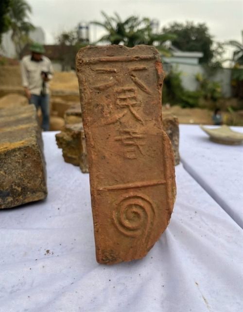 A piece of brick with embossed characters is found at the tomb site. — Courtesy of Vang Danh Ward Information Page