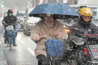 ‘Strange’ weather brings rare snowfall to Shanghai