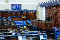 Two deputy ministers told off for chatting during Parliament session