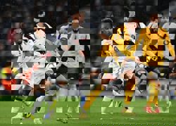 Soccer-Tottenham beat 10-man Dortmund to close in on last-16 spot