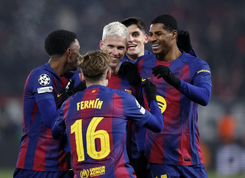 Soccer-Lopez double fires Barcelona to 4-2 comeback win at Slavia Prague