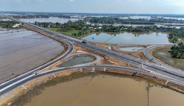 Vietnam prepares toll rollout across 18 expressway sections
