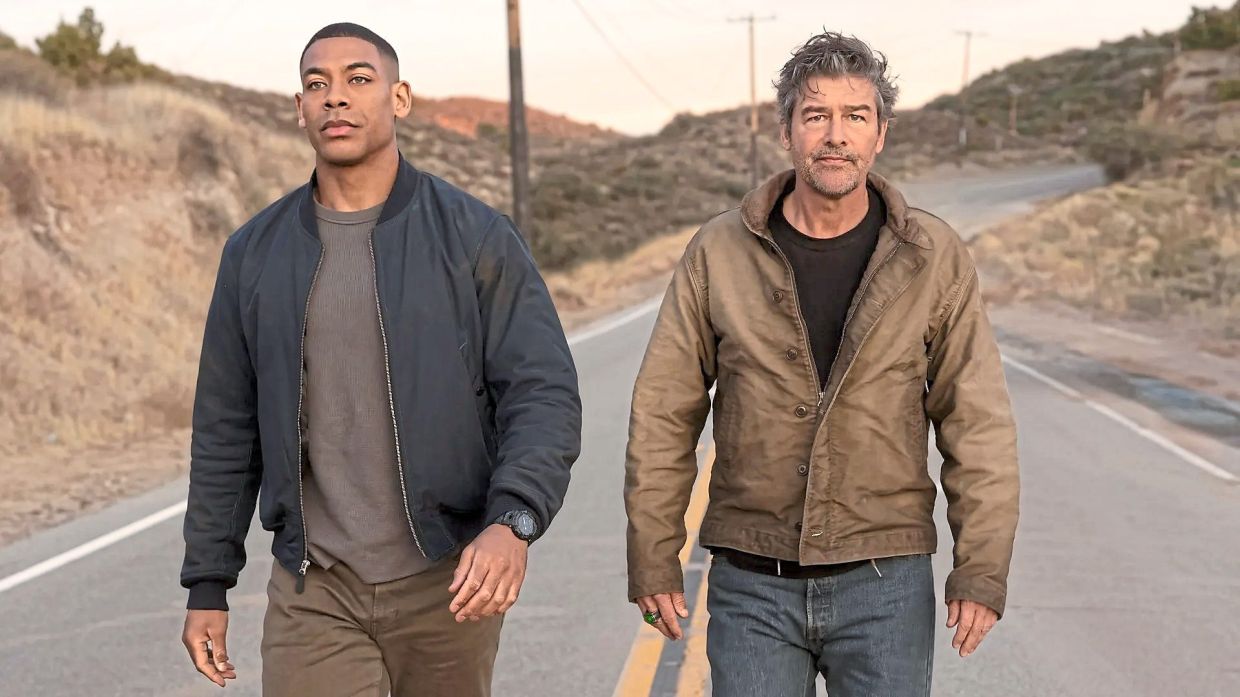 'Lanterns' will follow Green Lanterns John Stewart (Aaron Pierre, left) and Hal Jordan (Kyle Chandler) as they investigate a murder on Earth. — Handout