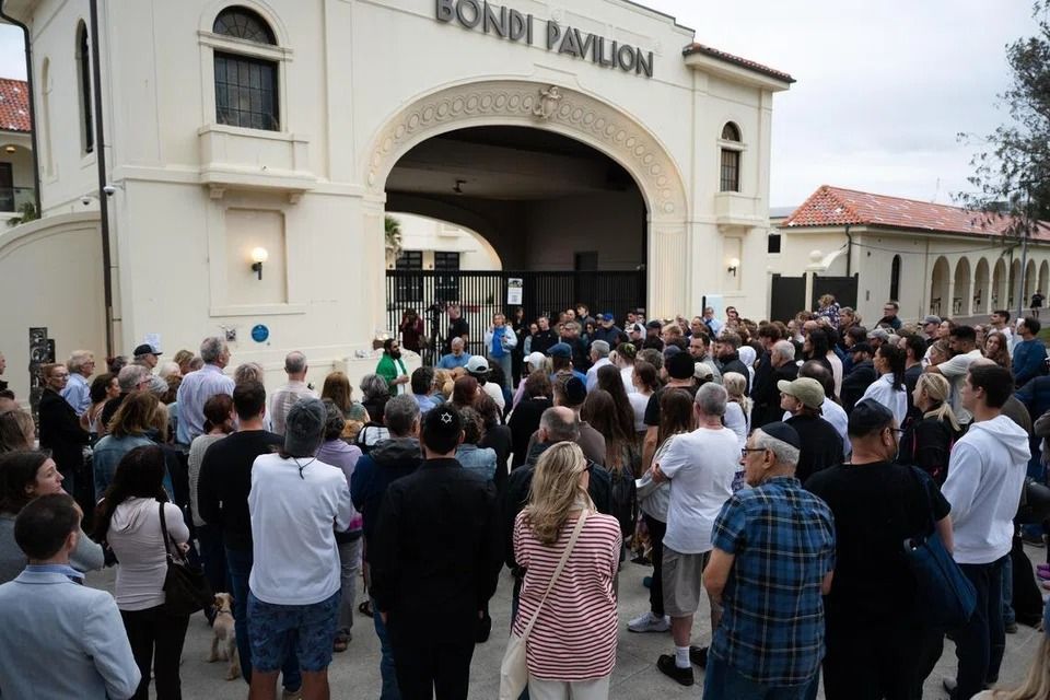 Australia mourns in candlelight for Bondi Beach shooting victims