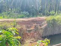 Collapsed river bund puts Sepang villagers on edge