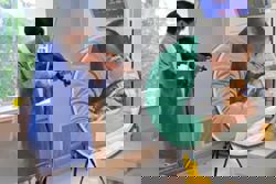 China son invites violinist to play for terminally ill mum in hospital to give her strength