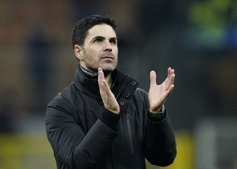 Soccer-Arteta wary of revitalised Man United against 'far from perfect' Arsenal