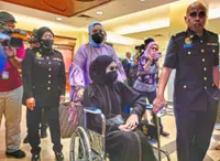 Couple to fight graft charges