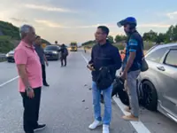 Pahang Ruler stops to help accident victim in Temerloh