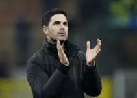Soccer-Arteta wary of revitalised Man United against 'far from perfect' Arsenal