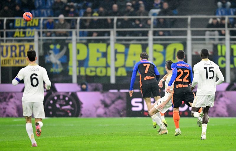 Soccer-Inter fight back to beat Pisa 6-2 and maintain control in title race