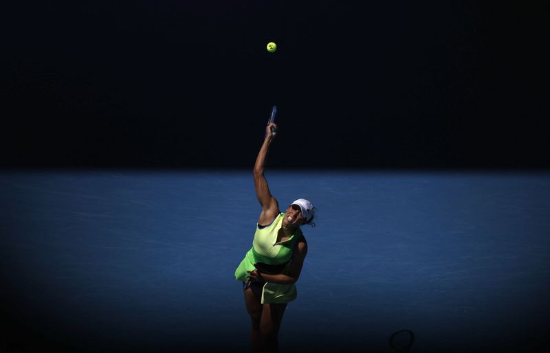 Tennis-Defending champion Keys beats the heat and Pliskova to reach fourth round