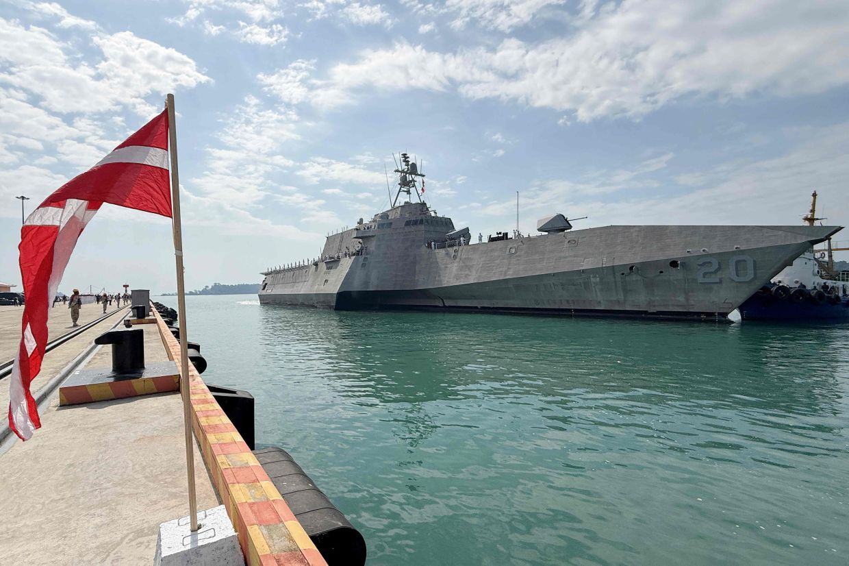 US warship makes first call at Cambodia's Chinese-renovated naval base