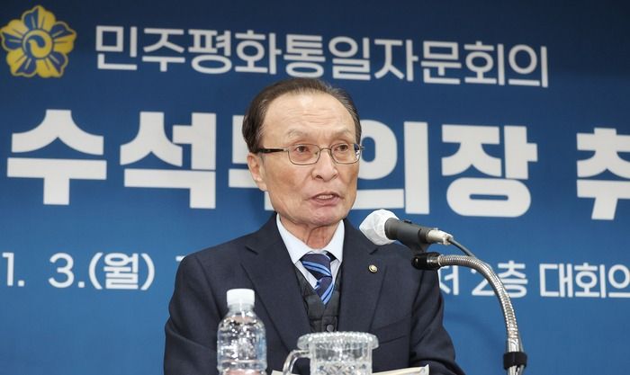 South Korea's ex-PM Lee Hae-Chan in critical condition in Vietnam, receives heart procedure after collapse during visit