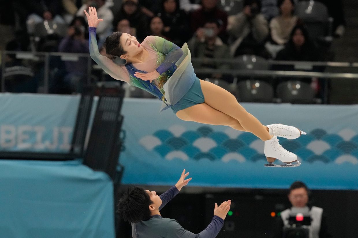 Sui Wenjing and Han Cong of China compete in the Pairs Free Skating of the ISU Four Continents Figure Skating Championships in Beijing, China, on Saturday, Jan. 24, 2026. -- AP Photo/Vincent Thian