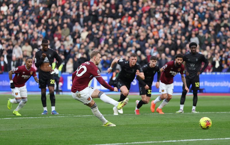 Soccer-Bowen sets record as strugglers West Ham beat Sunderland 3-1