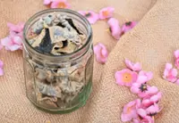 Crunchy seaweed chips for Chinese New Year