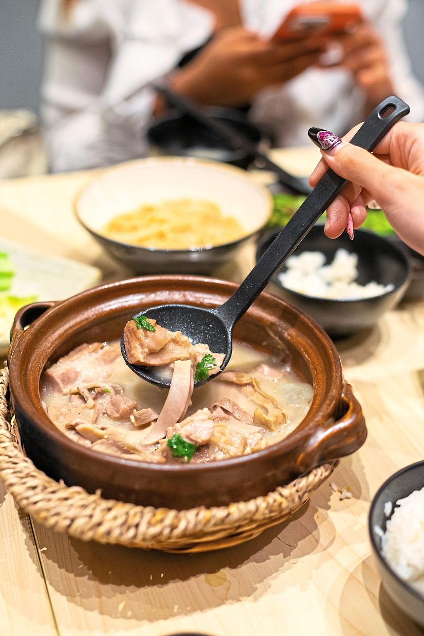 The Japanese paitan pepper soup is creamy and milky.
