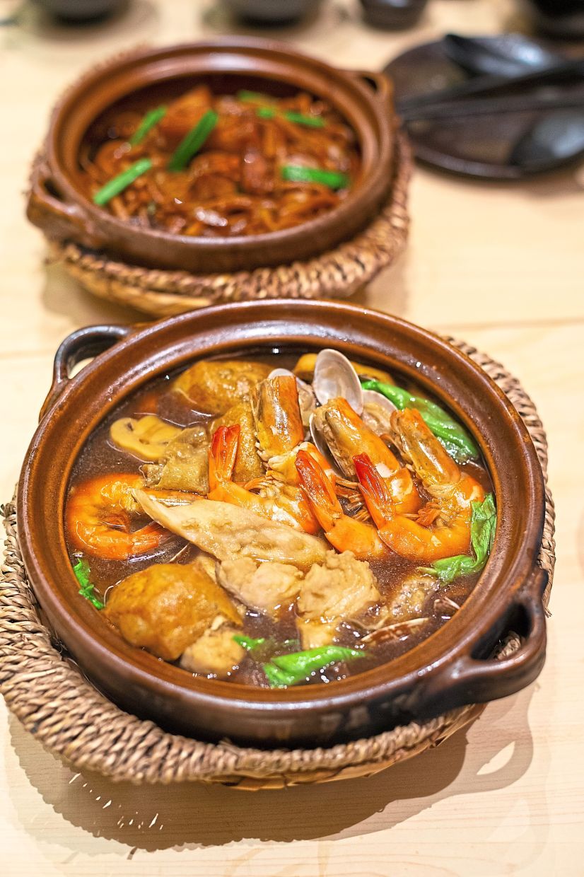 Seafood bak kut teh brings this traditionally porcine delight to whole new aquatic levels.