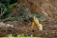 Recovery of New Zealand landslide victims halted on safety concerns