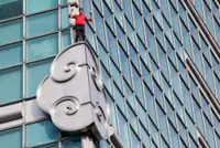 US climber scales Taiwan's tallest building Taipei 101 without ropes