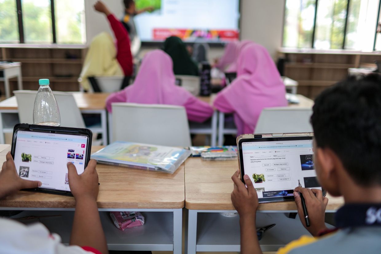 Johor pilot schools lighten learning load