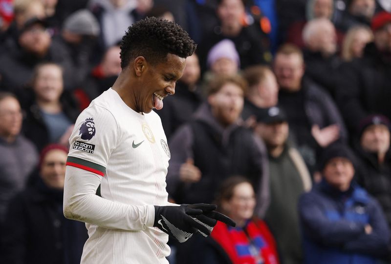 Soccer-Chelsea boss Rosenior praises 'special talent' Estevao after win over Palace