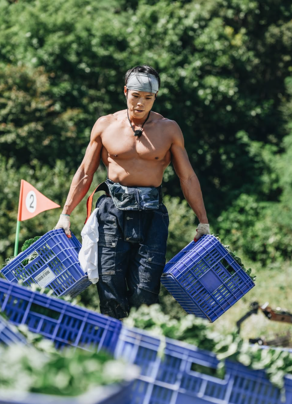 He is starring in another South Korean reality variety show 'Muscle Farmers'. Photo: Amotti/Instagram