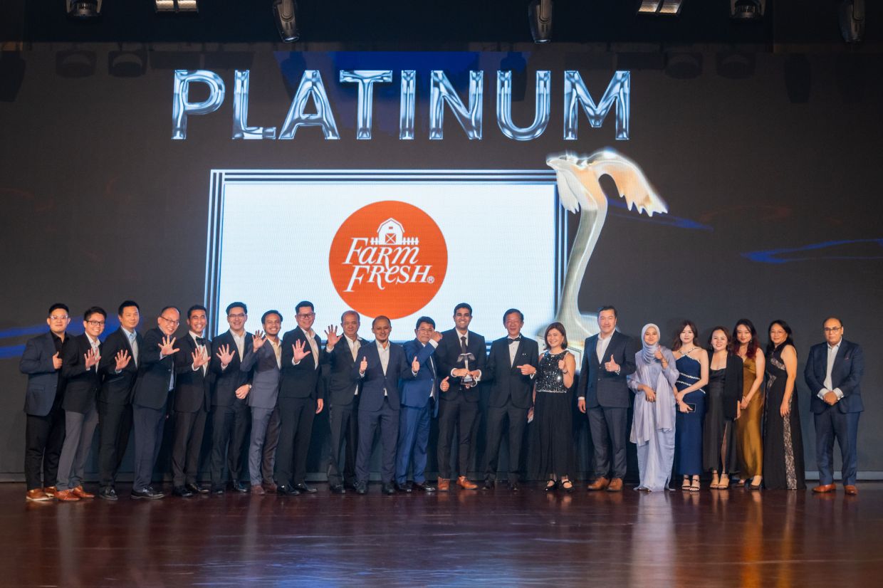 Farm Fresh team receiving their Platinum award in Beverage–Dairy category at Putra Brand Awards 2025 gala night.