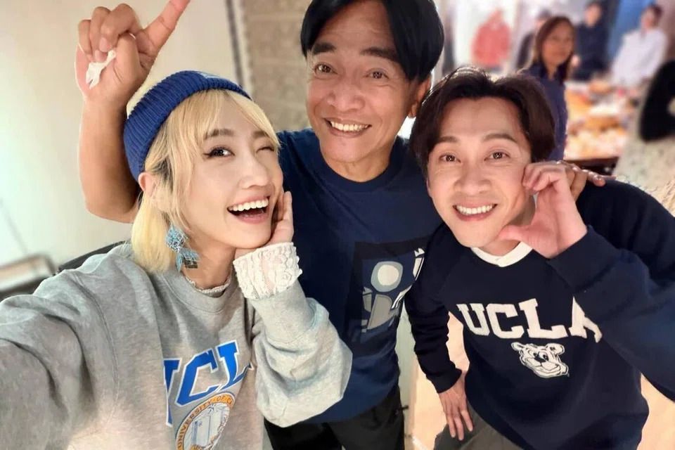 Jacky Wu (centre) co-hosted variety show 'Hot Door Night' with Lulu Huang and Hank Chen. Photo: Lulu Huang/Facebook