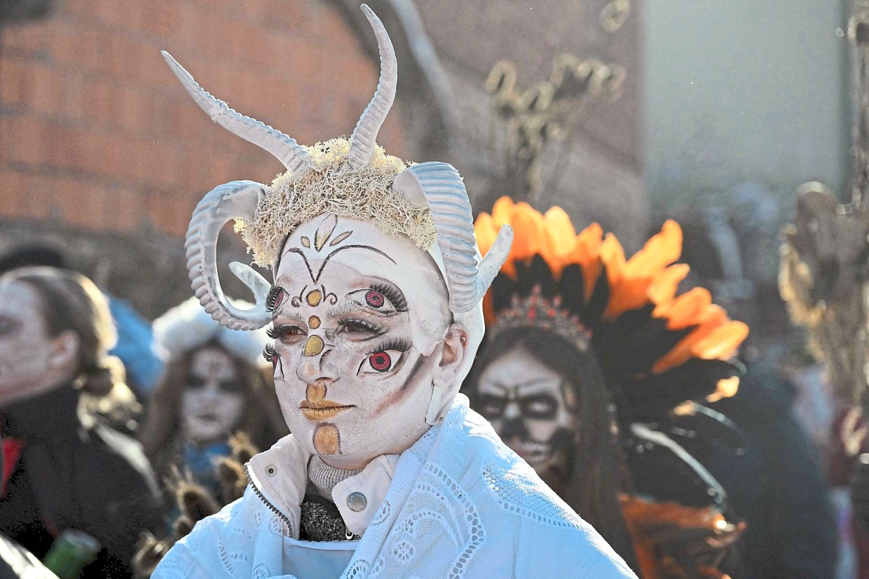 5. Revellers in fancy dress join a carnival procession through the village of Vevcani in southwesternMacedonia, during the annual carnival held on the eve of saint Basil’s feast, marking the new year under theJulian calendar observed by the Macedonian Orthodox Church. — AFP